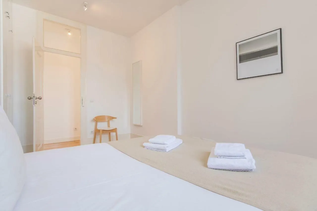 Lovelystay - Sunny Santa Catarina II Lisbon Apartment